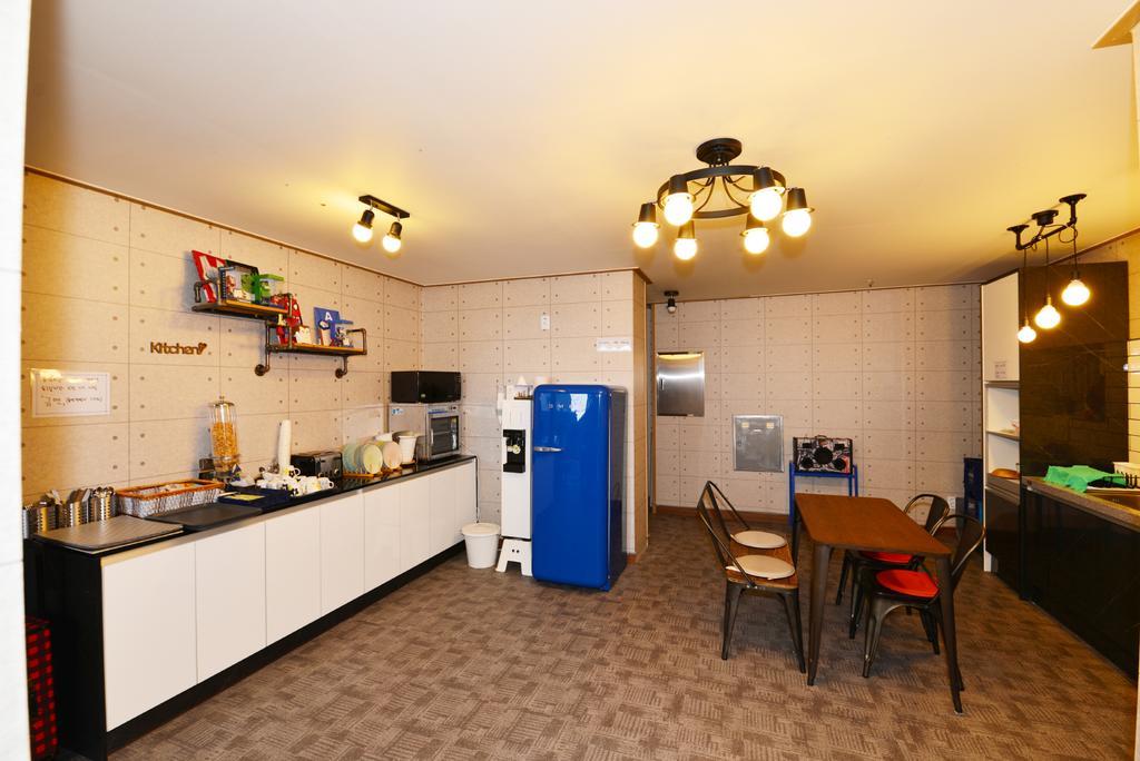 Story House Hotell Sokcho Exteriör bild