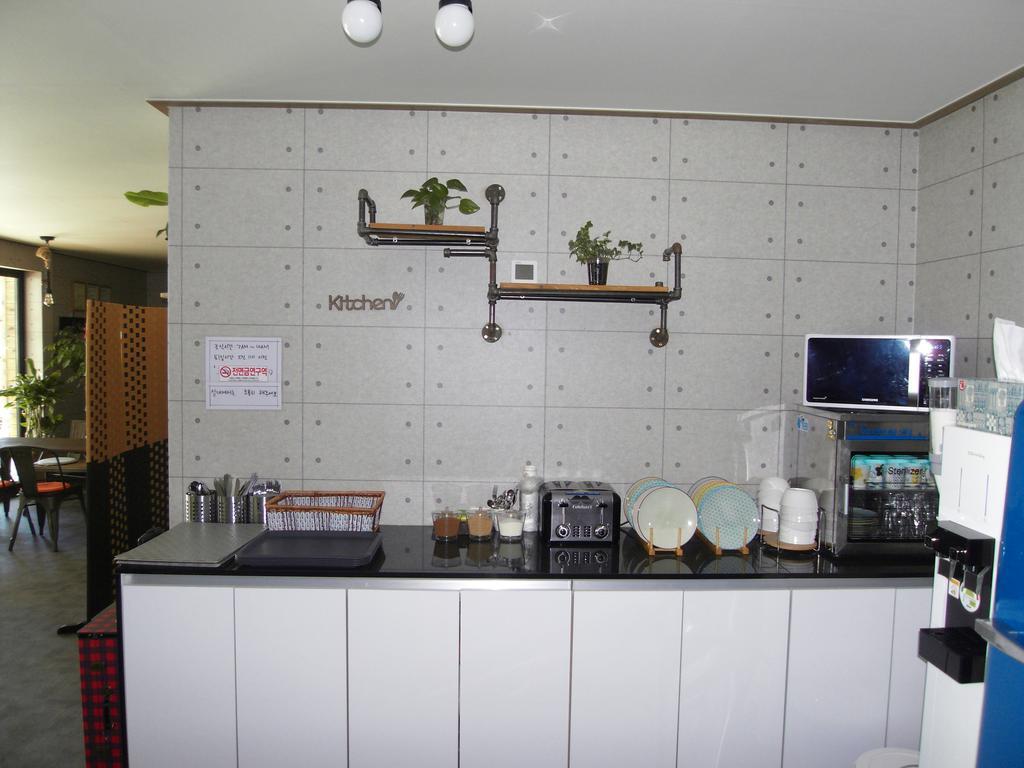 Story House Hotell Sokcho Exteriör bild